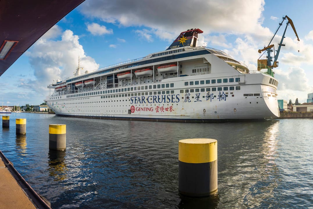 Ein Kreuzfahrtschiff in Wismar (Symbolbild): Der Schiffbauer aus Mecklenburg-Vorpommern hofft auf eine Zukunft. Ein Kreuzfahrtschiff in Wismar (Symbolbild): Der Schiffbauer aus Mecklenburg-Vorpommern hofft auf eine Zukunft.