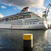 Ein Kreuzfahrtschiff in Wismar (Symbolbild): Der Schiffbauer aus Mecklenburg-Vorpommern hofft auf eine Zukunft.
