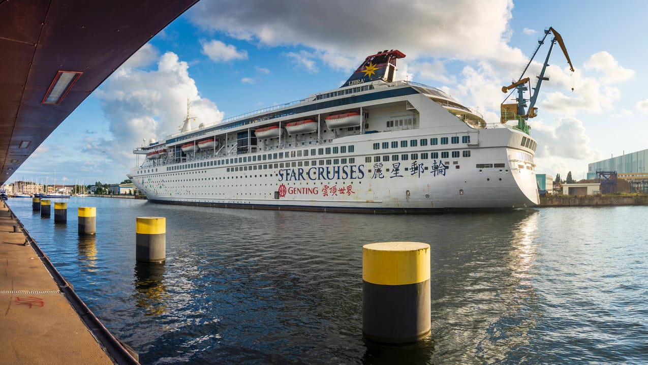 Ein Kreuzfahrtschiff in Wismar (Symbolbild): Der Schiffbauer aus Mecklenburg-Vorpommern hofft auf eine Zukunft.