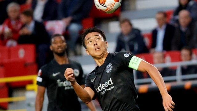 Soll seinen Vertrag bei der Eintracht verlängern: Makoto Hasebe. Soll seinen Vertrag bei der Eintracht verlängern: Makoto Hasebe.