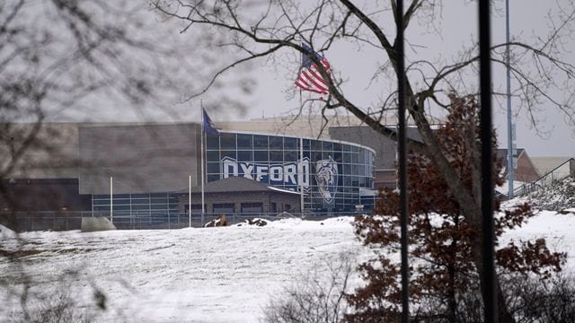 Das Bild zeigt die Oxford High School in Oxford, Michigan, wo ein Schüler das Feuer eröffnete. Das Bild zeigt die Oxford High School in Oxford, Michigan, wo ein Schüler das Feuer eröffnete.