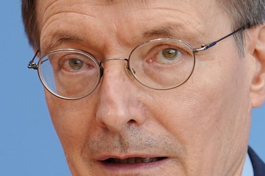SPD-Gesundheitsminister Karl Lauterbach fordert die Bürger zum Testen während der Weihnachtstage auf.