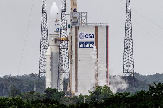 Die Ariane-5-Rakete von Arianespace mit dem James Webb Weltraumteleskop der Nasa an Bord.