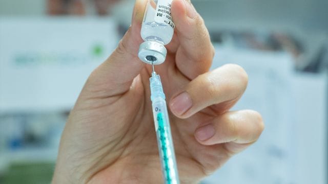 Seit einem Jahr wird in Deutschland gegen das Coronavirus geimpft. Seit einem Jahr wird in Deutschland gegen das Coronavirus geimpft.