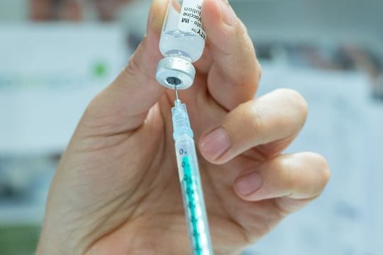 Seit einem Jahr wird in Deutschland gegen das Coronavirus geimpft.