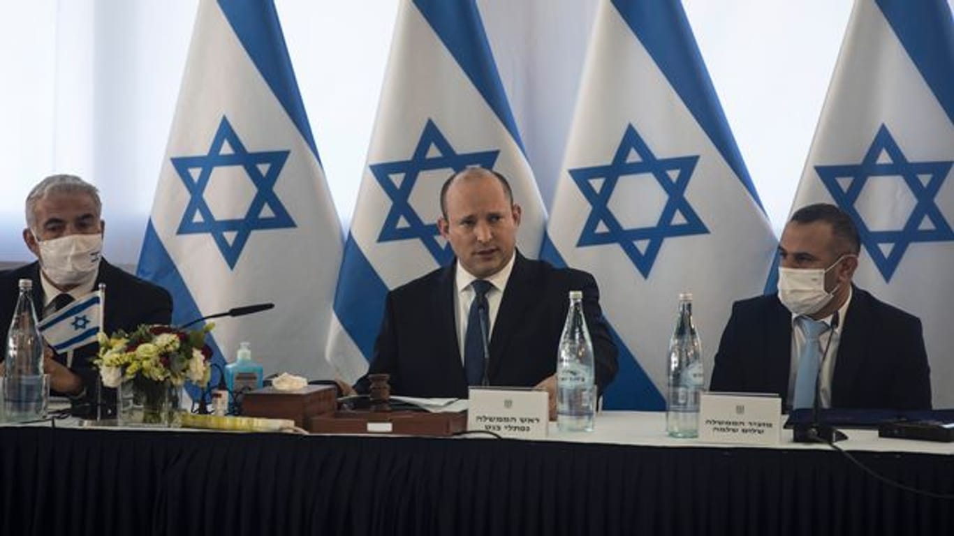 Israels Premierminister Naftali Bennett (M) kündigt eine verstärkte Besiedlung der Golanhöhen an.