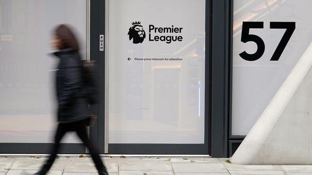 In der Premier League sind zwei für Dienstag angesetzte Spiele abgesagt worden. In der Premier League sind zwei für Dienstag angesetzte Spiele abgesagt worden.