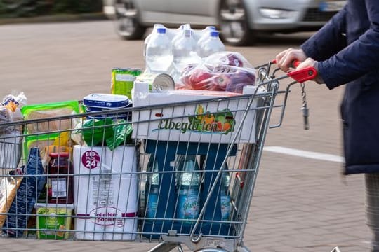 "Es darf keine Ramschpreise für Lebensmittel mehr geben", fordert Landwirtschaftsminister Özdemir (Symbolbild).