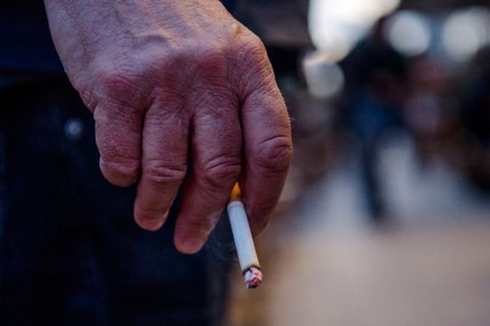 Rauchen: Suchtforscher gehen davon aus, dass im letzten Jahr mehr frische Ex-Raucher rückfällig geworden sind.