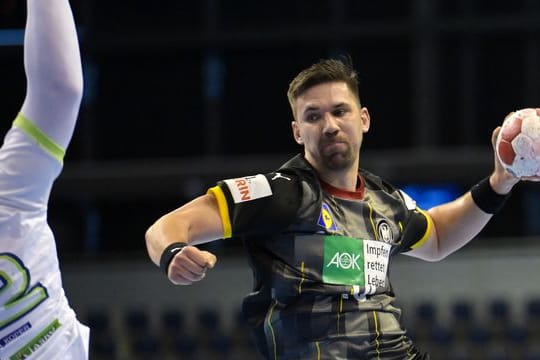 Handball-Nationalspieler Fabian Wiede wirft aufs Tor.