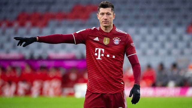 Weltklasse-Stürmer Robert Lewandowski läuft seit Sommer 2014 für den FC Bayern München auf. Weltklasse-Stürmer Robert Lewandowski läuft seit Sommer 2014 für den FC Bayern München auf.