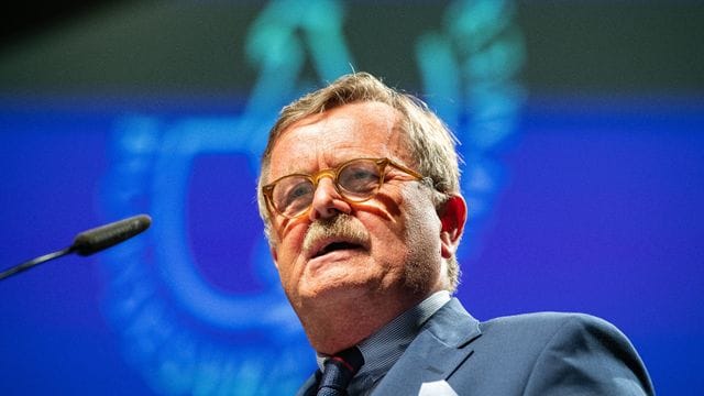 "Ich glaube, dass sich auch die Richter bei ihrer Unabhängigkeit ihrer Verantwortung bewusst sein müssen": Frank Ulrich Montgomery. "Ich glaube, dass sich auch die Richter bei ihrer Unabhängigkeit ihrer Verantwortung bewusst sein müssen": Frank Ulrich Montgomery.