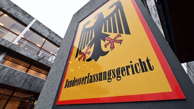 Der Bundesverfassungsgericht verpflichtet den Gesetzgeber zu Triage-Regelungen. Der Bundesverfassungsgericht verpflichtet den Gesetzgeber zu Triage-Regelungen.