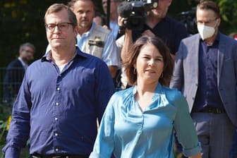Annalena Baerbock: Gemeinsam mit ihrem Ehemann Daniel Holefleisch gab sie bei der Bundestagswahl in Potsdam ihre Stimme ab.