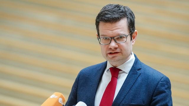 "Nur schwer rechtfertigen ließe sich, die Impfpflicht mit physischem Zwang durchzusetzen": Bundesjustizminister Marco Buschmann. "Nur schwer rechtfertigen ließe sich, die Impfpflicht mit physischem Zwang durchzusetzen": Bundesjustizminister Marco Buschmann.