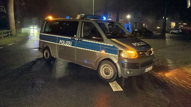 Ein Einsatzfahrzeug der Polizei in Fischerhude. Ein Einsatzfahrzeug der Polizei in Fischerhude.