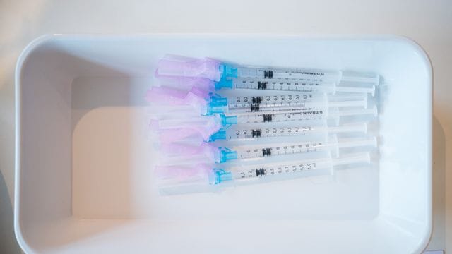 Die Bundesregierung will 75 Millionen Impfdosen an ärmere Länder spenden. Die Bundesregierung will 75 Millionen Impfdosen an ärmere Länder spenden.