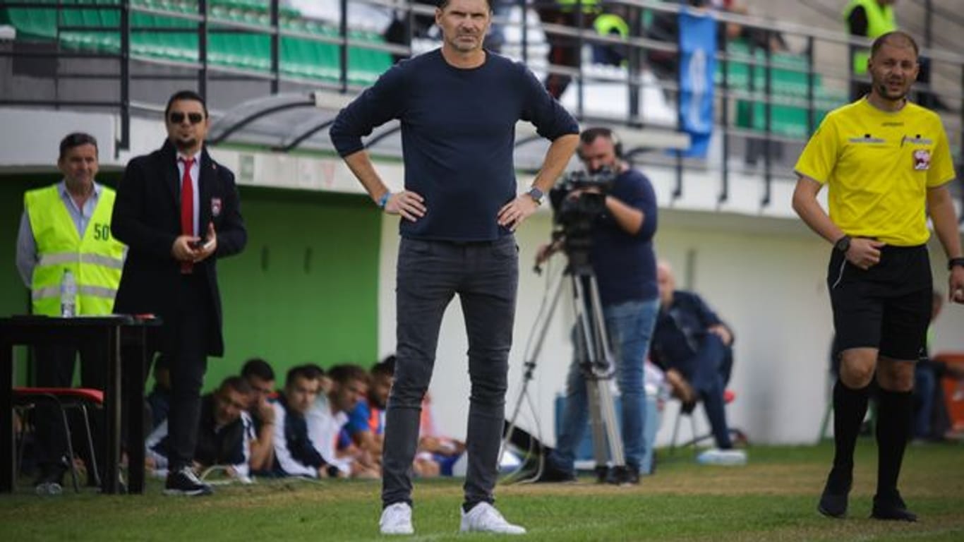 Thomas Brdaric (M) trainiert in Albanien den Verein KS Vllaznia Shkodra.
