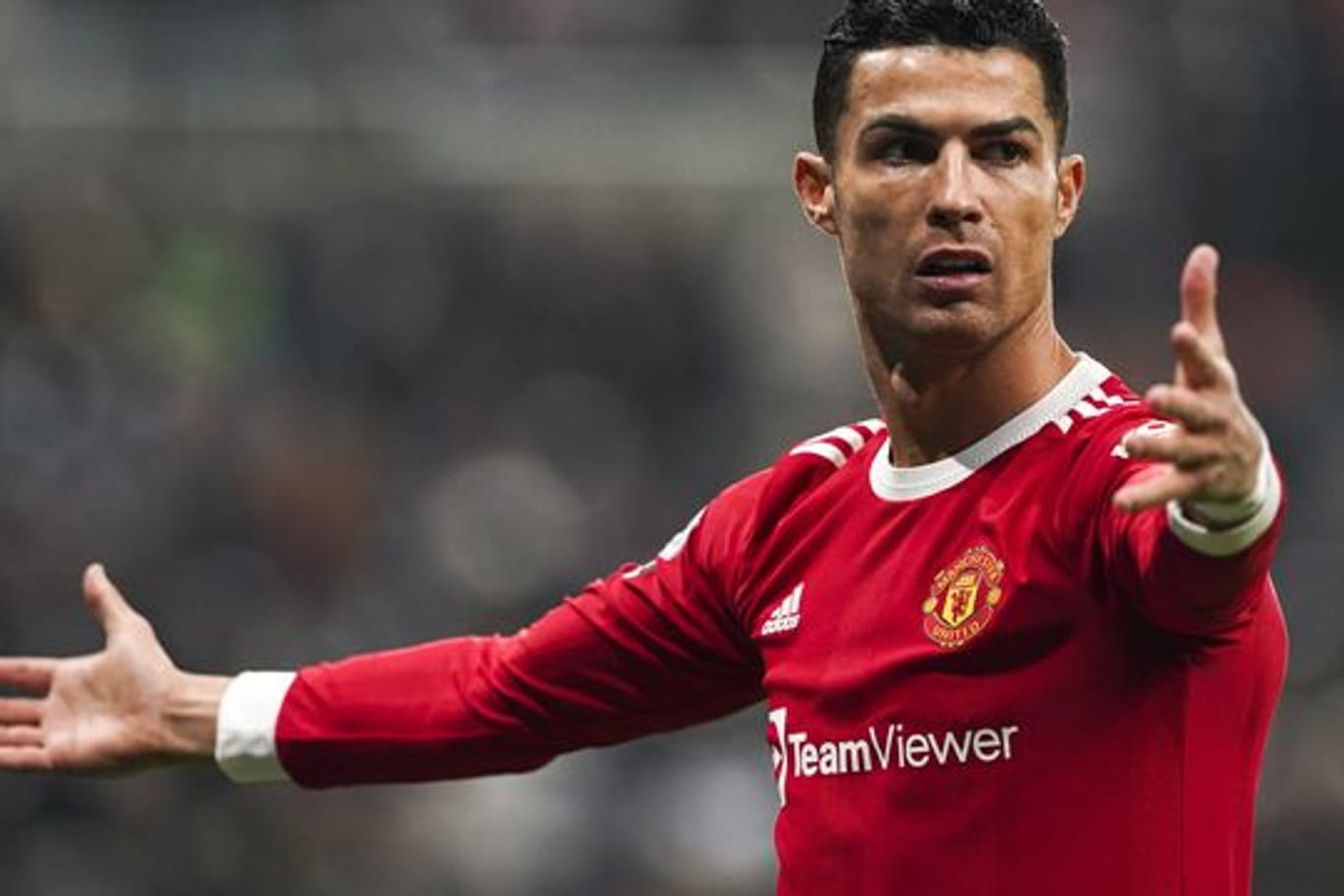 Cristiano Ronaldo spielt derzeit für Manchester United in der Premier League.