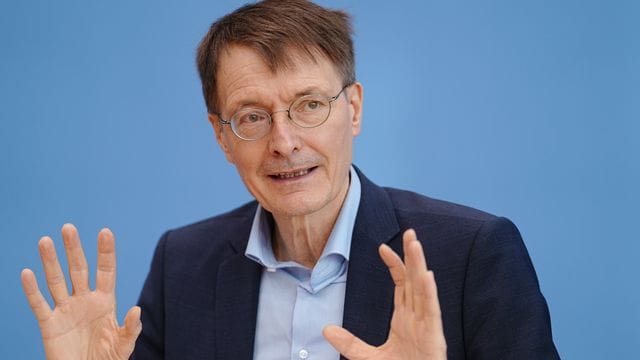 "Wir sind mit einem dynamischen Anstieg der Omikron-Fälle konfrontiert": Karl Lauterbach.