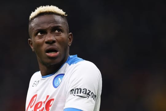 In Italien stiegen die Zahlen der täglichen Corona-Neuinfektionen: Der SSC Neapel bestätigte einen positiven Corona-Test von Victor Osimhen.