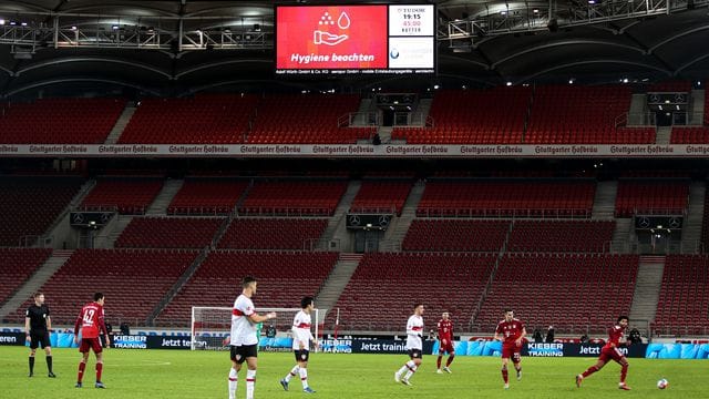 Der FC Bayern intensiviert wegen der Corona-Pandemie seine Test- und Hygienemaßnahmen. Der FC Bayern intensiviert wegen der Corona-Pandemie seine Test- und Hygienemaßnahmen.