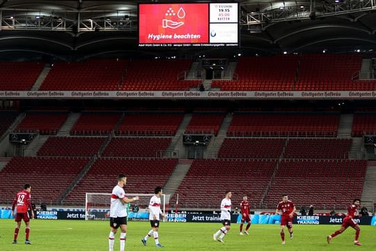 Der FC Bayern intensiviert wegen der Corona-Pandemie seine Test- und Hygienemaßnahmen.