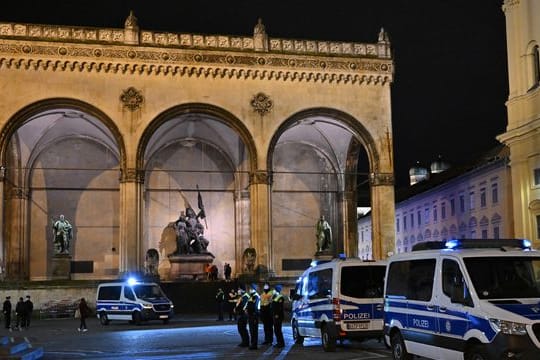 Die Polizei war mit einem zahlreichen Beamten am Münchner Odeonsplatz im Einsatz.