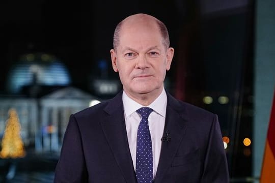 "Wir müssen schneller sein als das Virus", sagt Olaf Scholz bei seiner ersten Neujahrsansprache als Kanzler.