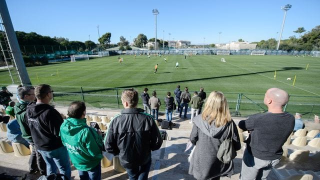 Die Zweitligisten wie Werder Bremen starten teilweise Richtung Sonne.