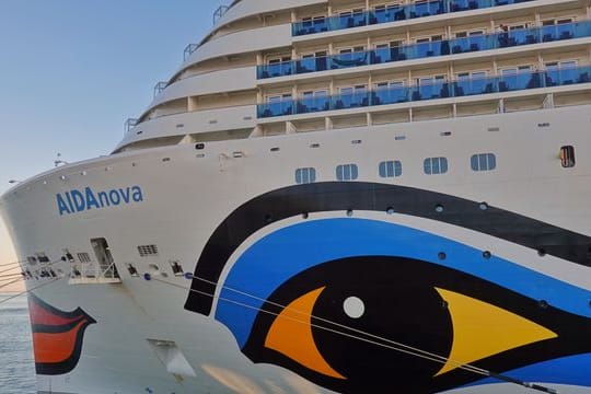 Das Kreuzfahrtschiff "Aida Nova" im Kreuzfahrtterminal in Lissabon.