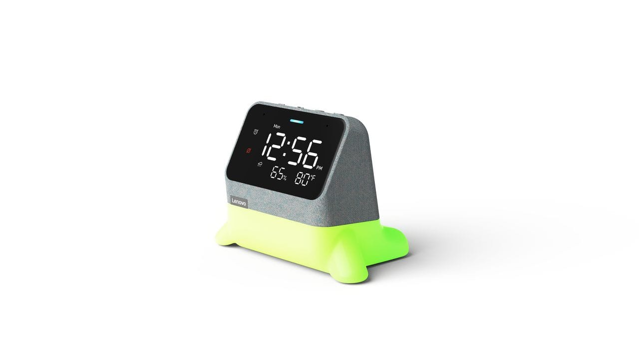 Mit dem Ambient-Light-Dock im Seelöwen-Look mimt Lenovos Smart Clock Essential einen Wasserbewohner. Mit dem Ambient-Light-Dock im Seelöwen-Look mimt Lenovos Smart Clock Essential einen Wasserbewohner.