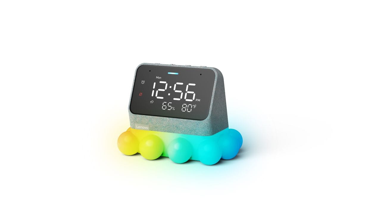 Bunter Blob: Lenovos Smart Clock Essential mit Alexa lässt sich über zusätzlich erhältliche Dockmodule erweitern. Bunter Blob: Lenovos Smart Clock Essential mit Alexa lässt sich über zusätzlich erhältliche Dockmodule erweitern.