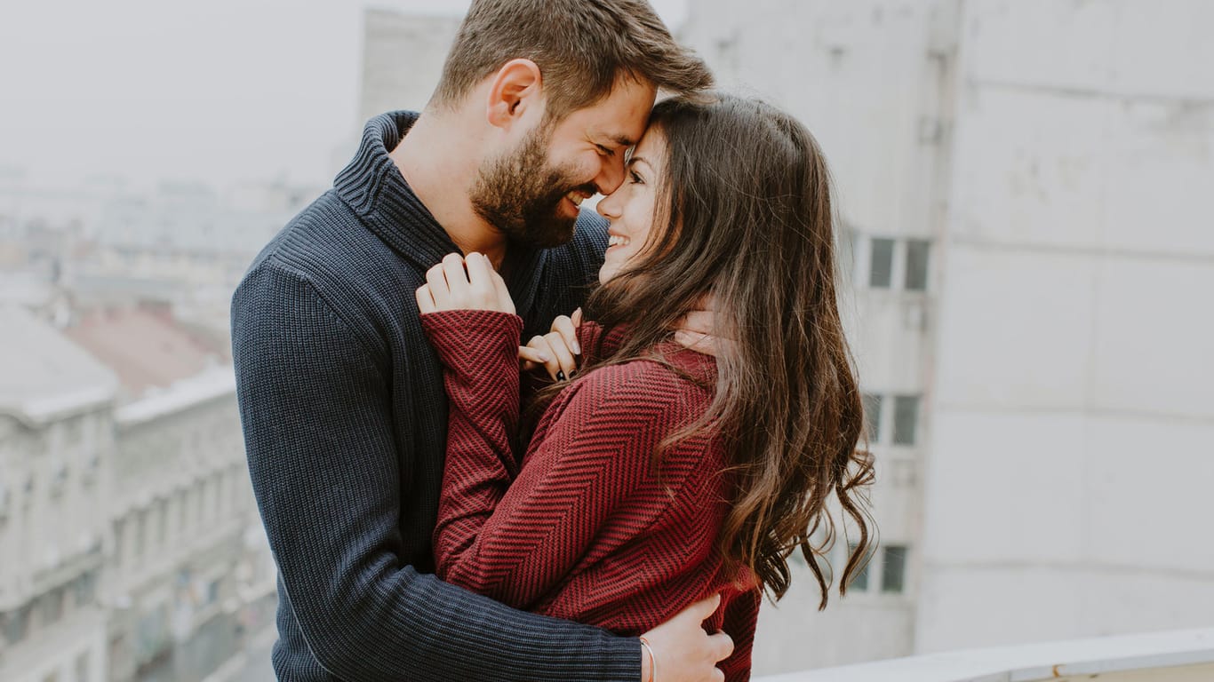 Valentinstag: Liebevolle Sprüche und Gedichte verschönern den Tag.