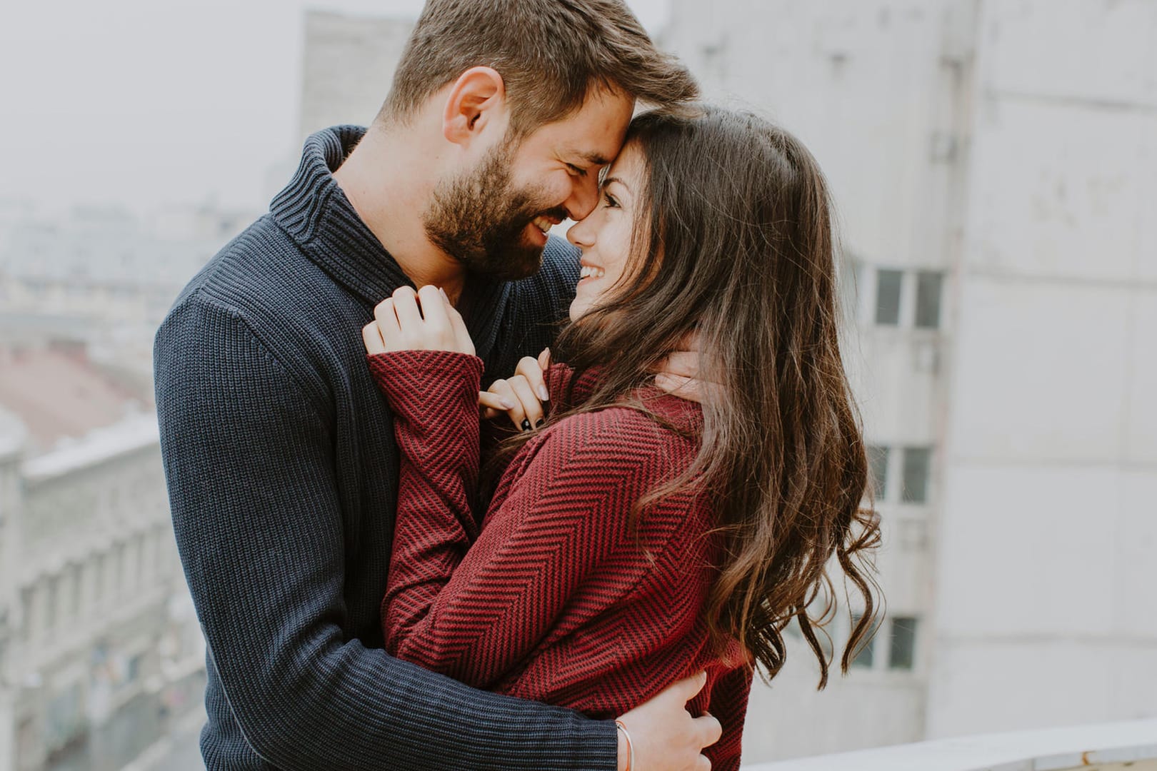 Valentinstag: Liebevolle Sprüche und Gedichte verschönern den Tag.