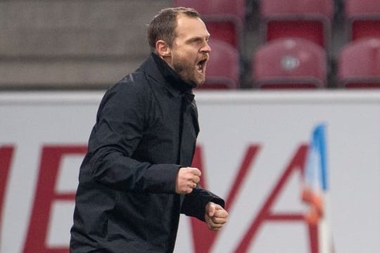 Der Mainzer Trainer Bo Svensson jubelte nach dem Schlusspfiff gegen Bochum.