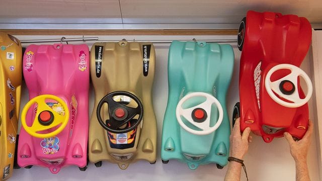 Das Bobby-Car gibt es in vielen verschiedenen Farben.