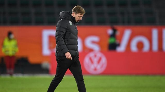 Wolfsburgs Trainer Florian Kohfeldt kam mit seinem Team nicht über ein 0:0 bei Hertha BSC hinaus. Wolfsburgs Trainer Florian Kohfeldt kam mit seinem Team nicht über ein 0:0 bei Hertha BSC hinaus.