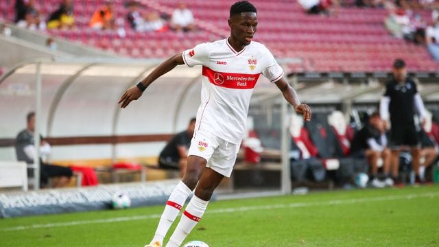 Stuttgarts Momo Cissé wechselt auf Leihbasis nach Polen.