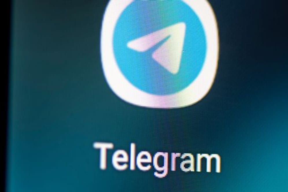 Logo der Messenger-App Telegram auf dem Bildschirm eines Smartphones.