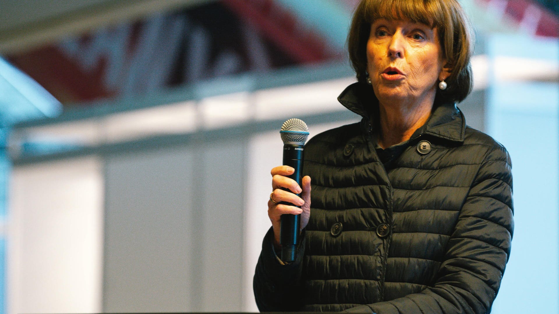 Kölns Oberbürgermeisterin Henriette Reker (Archivbild). Die parteilose Politikerin hat sich bestürzt über den "respektlosen" Vandalismus geäußert. Kölns Oberbürgermeisterin Henriette Reker (Archivbild). Die parteilose Politikerin hat sich bestürzt über den "respektlosen" Vandalismus geäußert.