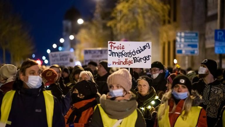 Protest gegen die Corona-Maßnahmen in Rostock.