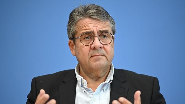 Sigmar Gabriel hat im Ukraine-Konflikt angemahnt, in Gesprächen mit Russland Stärke zu zeigen.