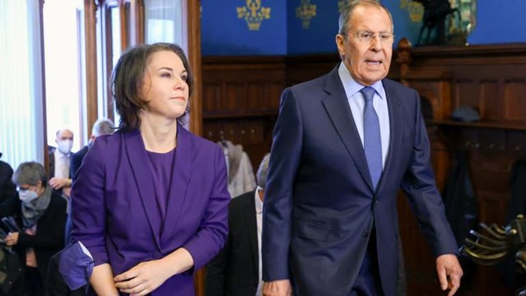 Bundesaußenministerin Annalena Baerbock ist in Moskau von ihrem russischen Amtskollegen Sergej Lawrow empfangen worden.
