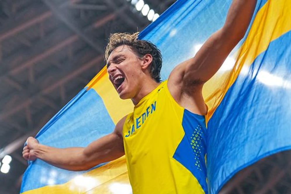 Stabhochsprung-Star Armand Duplantis ist zum zweiten Mal in Folge zu Schwedens "Sportler des Jahres" gewählt worden.