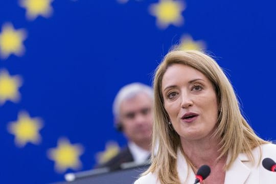 Die christdemokratische Malteserin Roberta Metsola ist zur neuen Präsidentin des EU-Parlaments gewählt worden.