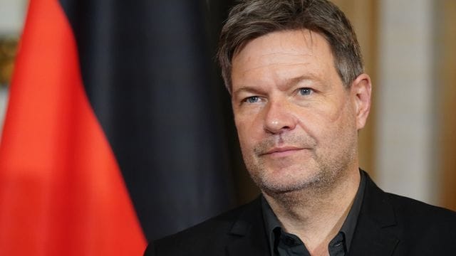 Wirtschaftsminister Robert Habeck (Bündnis 90/Die Grünen) dringt im Konflikt zwischen der Ukraine und Russland auf Deeskalation.