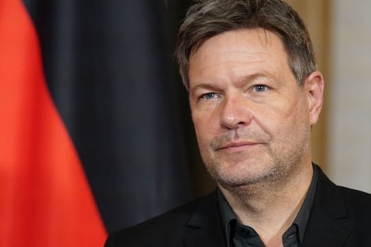 Wirtschaftsminister Robert Habeck (Bündnis 90/Die Grünen) dringt im Konflikt zwischen der Ukraine und Russland auf Deeskalation.