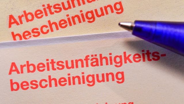 Eine Arbeitsunfähigkeitsbescheinigung können Patienten bei leichten Atemwegserkrankungen voraussichtlich auch noch nach dem 31. Eine Arbeitsunfähigkeitsbescheinigung können Patienten bei leichten Atemwegserkrankungen voraussichtlich auch noch nach dem 31.