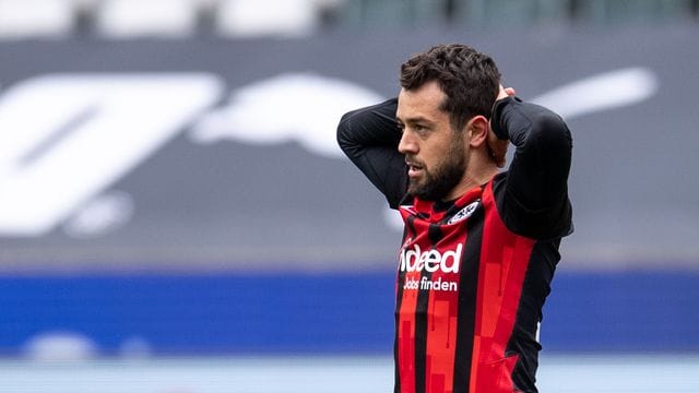 Der Leihvertrag mit Amin Younes von Eintracht Frankfurt und dem SSC Neapel wurde aufgelöst. Der Leihvertrag mit Amin Younes von Eintracht Frankfurt und dem SSC Neapel wurde aufgelöst.